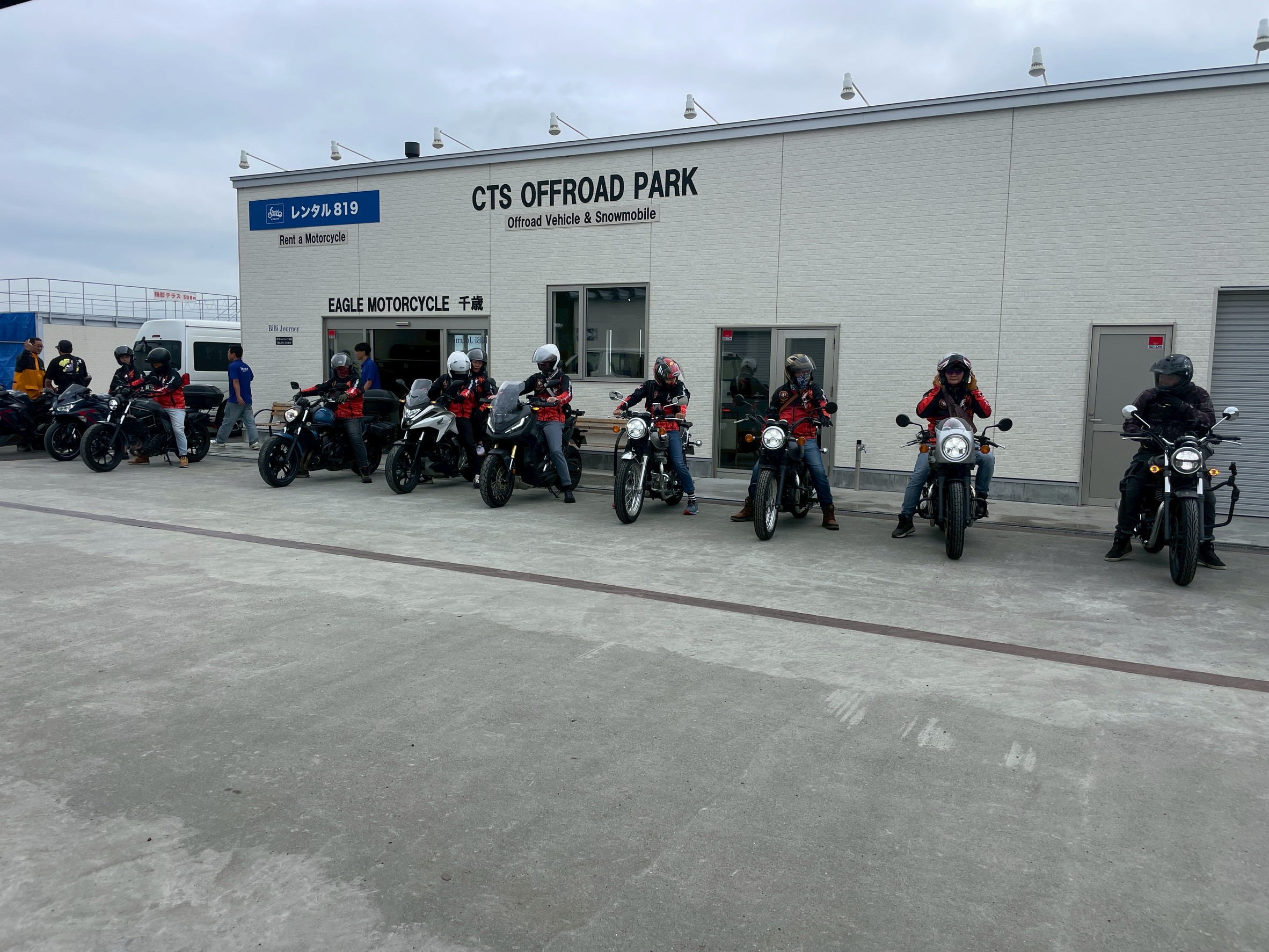 東京-パリ　バイク無銭旅行 カワサキ ニンジャZX-25R 愛知県 豊橋店 | レンタルバイクに乗る